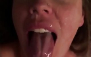 Hot wife Jacklynn takes a huge facial